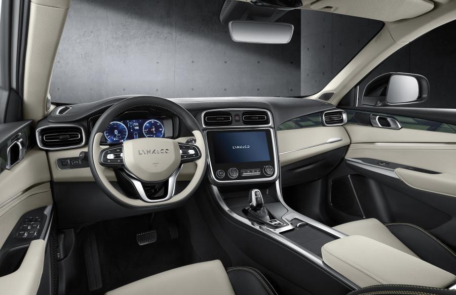 Торпедо LYNK&Co 01 HEV (CX11) 2019 года  (фото 6 из 11)